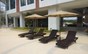 Cantilever Umbrella Malaysia
Discover innovative shading with DeconDesigns’ Cantilever Umbrellas in Malaysia. Featuring a side-post design, these umbrellas provide unobstructed shade and maximum flexibility, ideal for patios, gardens, poolside areas, and commercial spaces. Crafted from durable, weather-resistant materials, they withstand Malaysia’s sun, rain, and wind while maintaining elegance and functionality. The cantilever design allows 360-degree rotation, adjustable tilt, and effortless operation for complete coverage. Available in various sizes, shapes, and colors, these umbrellas perfectly blend style and practicality. Ideal for residential and commercial use, they offer shaded comfort for gatherings, outdoor dining, and leisure activities. DeconDesigns’ Cantilever Umbrellas are engineered for longevity, aesthetic appeal, and performance, making them a premium choice for anyone seeking versatile and stylish sun protection in Malaysia. 
. please visit our website at www.decondesigns.com  or contact us at +60167960331